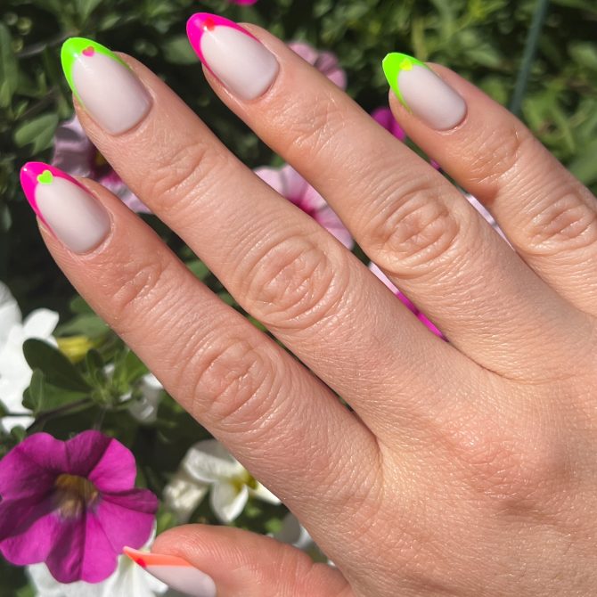 Neon Heart French | Almond | Medium