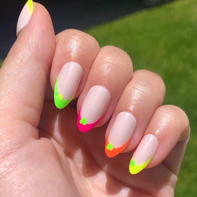 Neon Heart French | Almond | Medium